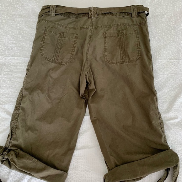 Joe Fresh Women's Capris. Size 12. Khaki colour - Picture 2 of 4